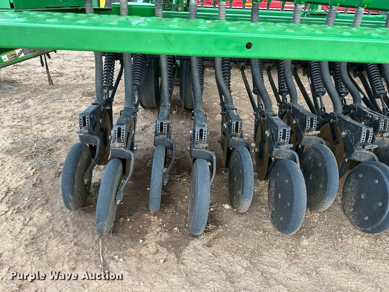 image for item LR9752 John Deere 455  grain drill