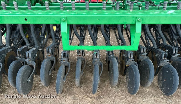 image for item LR9752 John Deere 455  grain drill