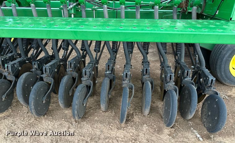 image for item LR9752 John Deere 455  grain drill
