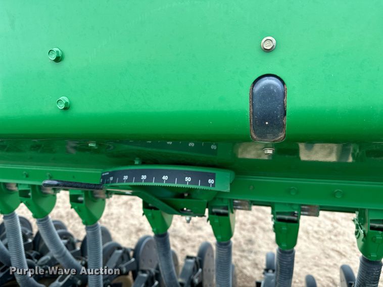 image for item LR9752 John Deere 455  grain drill