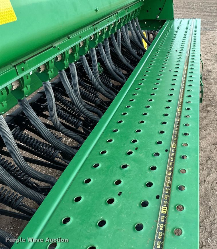 image for item LR9752 John Deere 455  grain drill