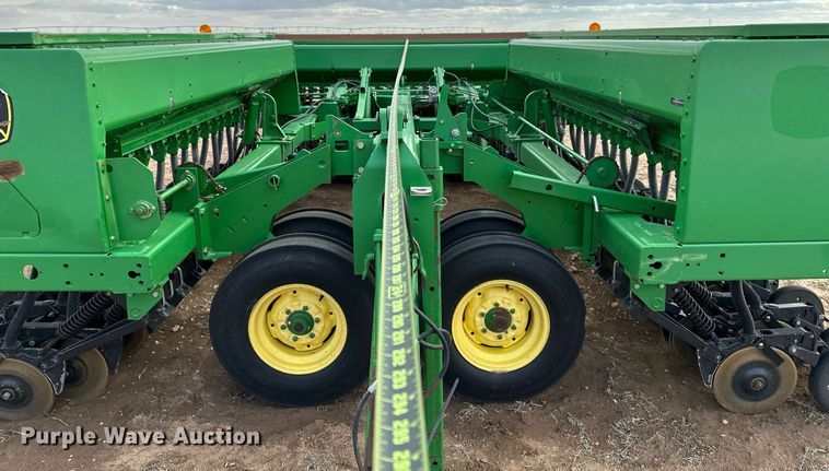 image for item LR9752 John Deere 455  grain drill