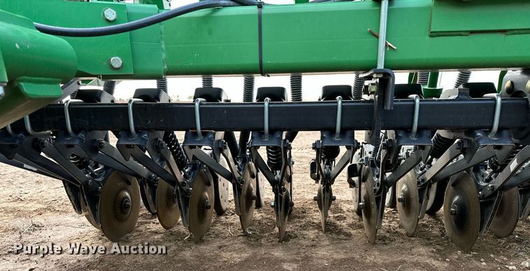 image for item LR9752 John Deere 455  grain drill