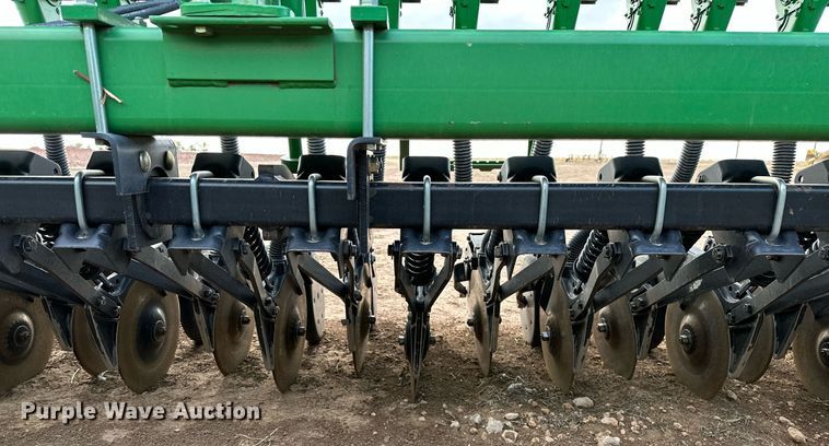 image for item LR9752 John Deere 455  grain drill
