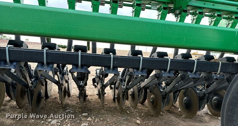image for item LR9752 John Deere 455  grain drill