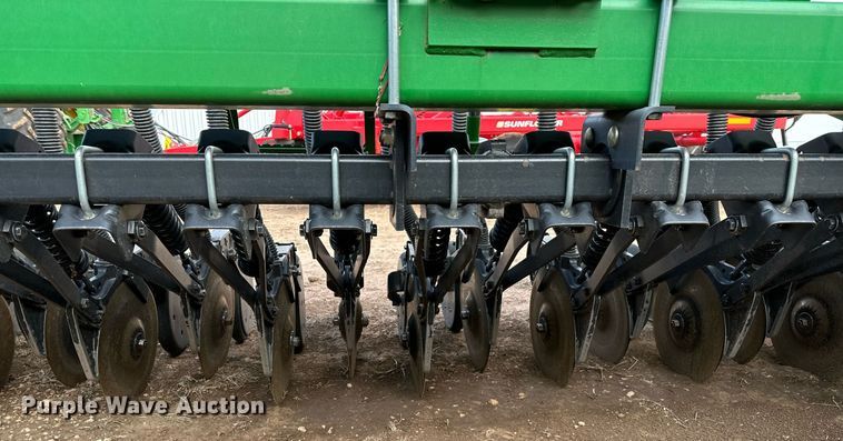 image for item LR9752 John Deere 455  grain drill