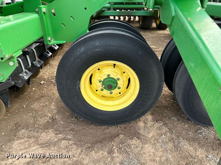 image for item LR9752 John Deere 455  grain drill
