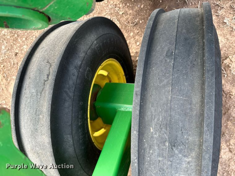 image for item LR9752 John Deere 455  grain drill