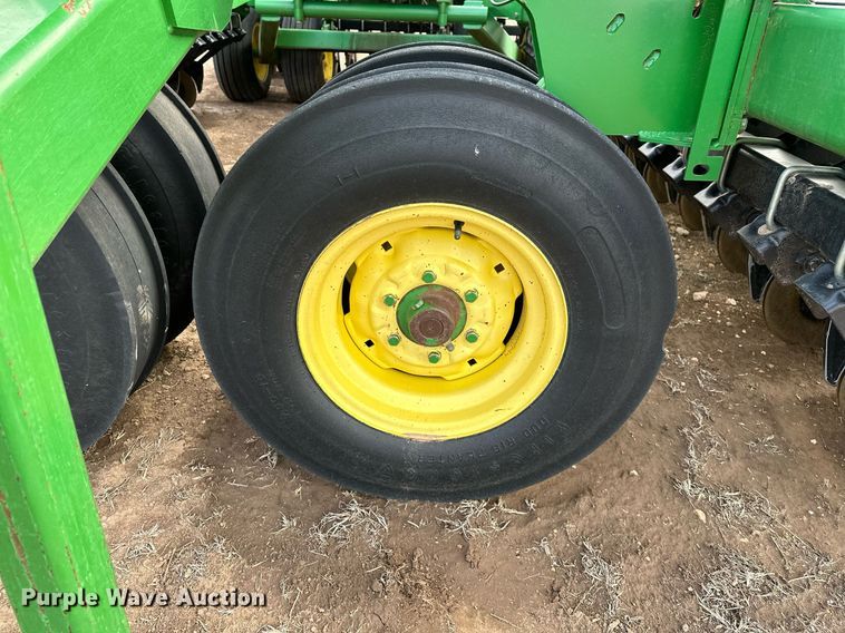 image for item LR9752 John Deere 455  grain drill
