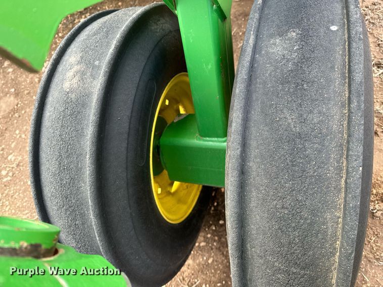 image for item LR9752 John Deere 455  grain drill