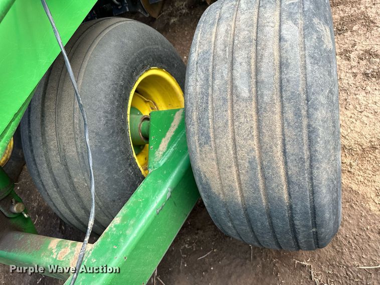 image for item LR9752 John Deere 455  grain drill