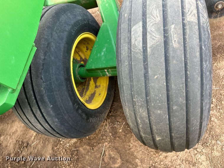 image for item LR9752 John Deere 455  grain drill