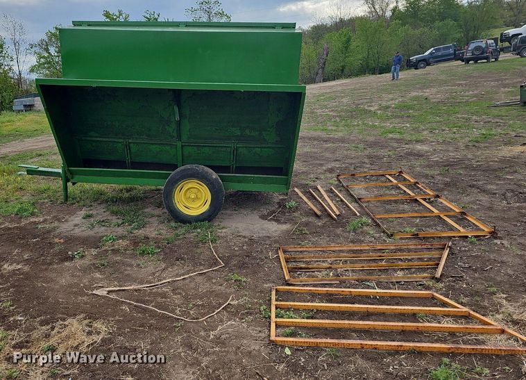 image for item LW9556 Richard Cox Manufacturing  creep feeder