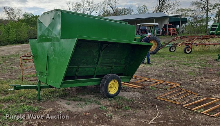 image for item LW9556 Richard Cox Manufacturing  creep feeder