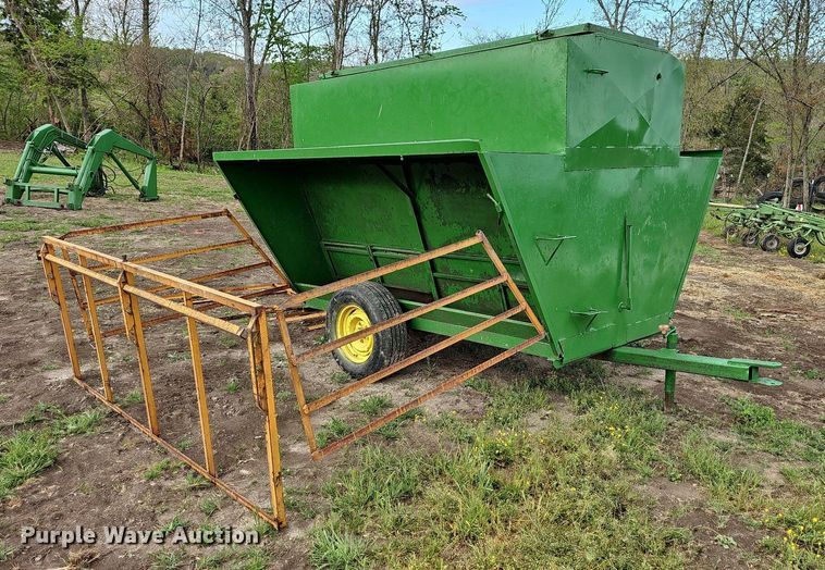 image for item LW9556 Richard Cox Manufacturing  creep feeder