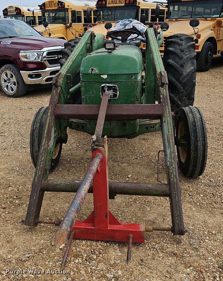 image for item LW9560 1976 John Deere 2240  tractor