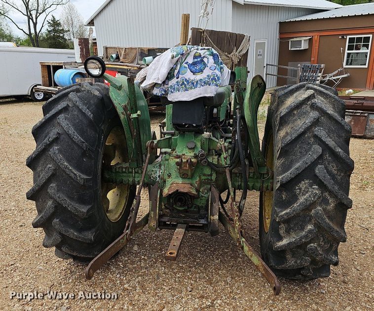 image for item LW9560 1976 John Deere 2240  tractor