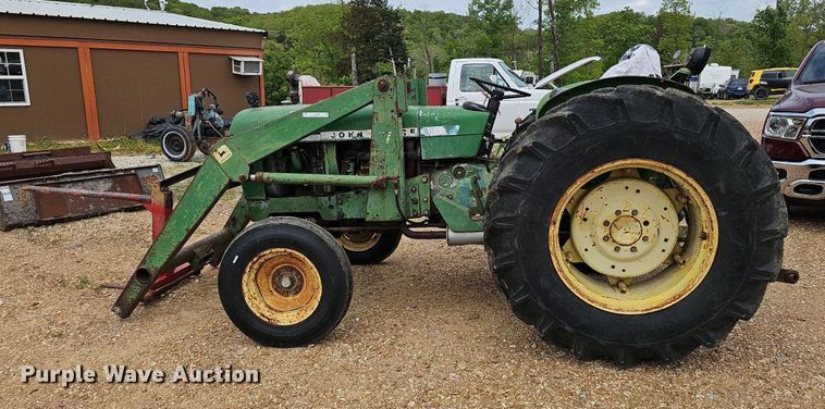 image for item LW9560 1976 John Deere 2240  tractor