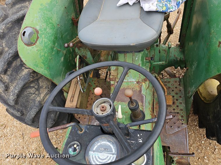 image for item LW9560 1976 John Deere 2240  tractor