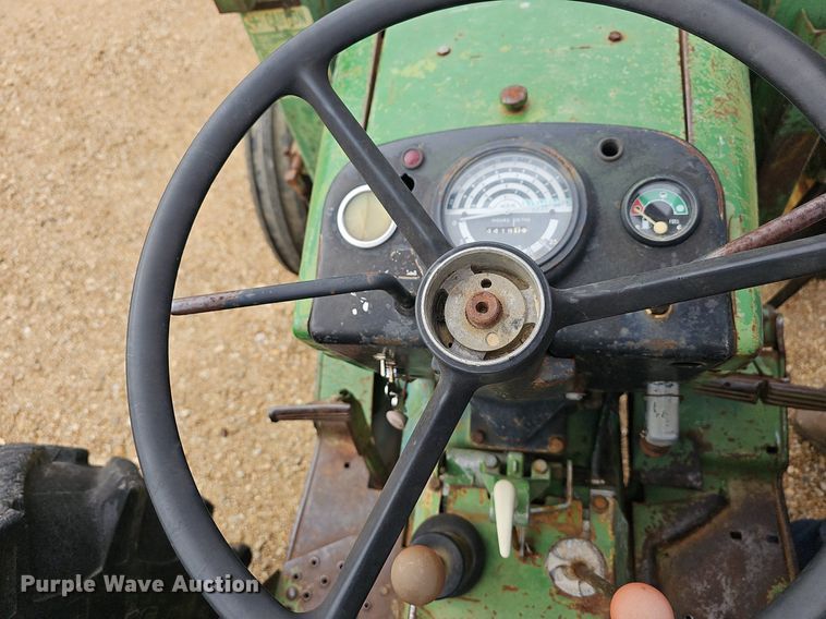image for item LW9560 1976 John Deere 2240  tractor
