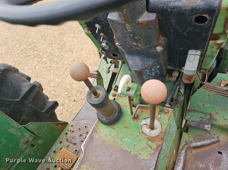 image for item LW9560 1976 John Deere 2240  tractor