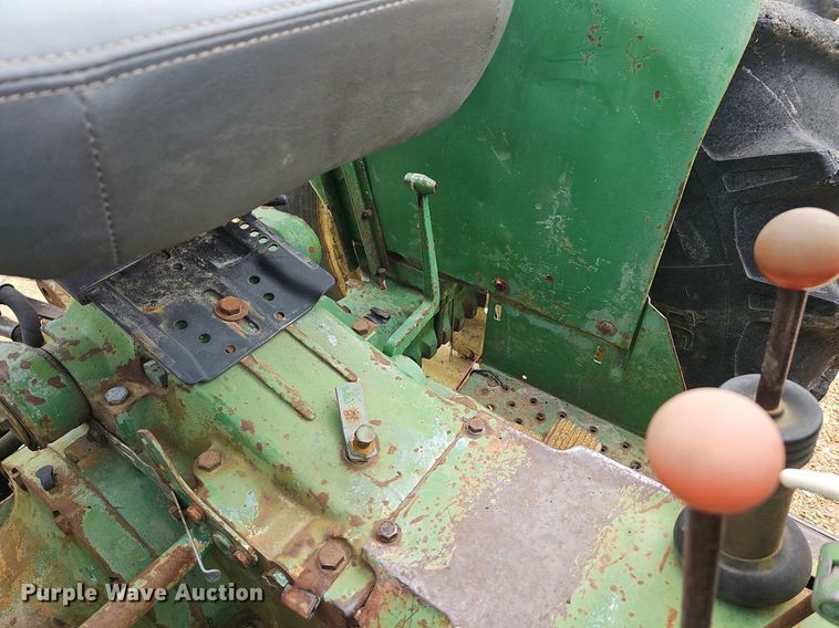 image for item LW9560 1976 John Deere 2240  tractor