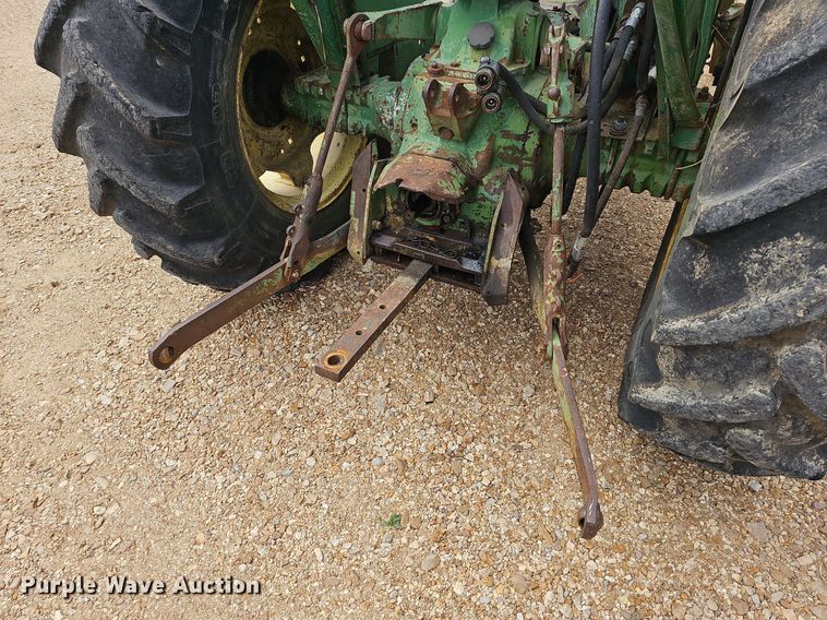 image for item LW9560 1976 John Deere 2240  tractor