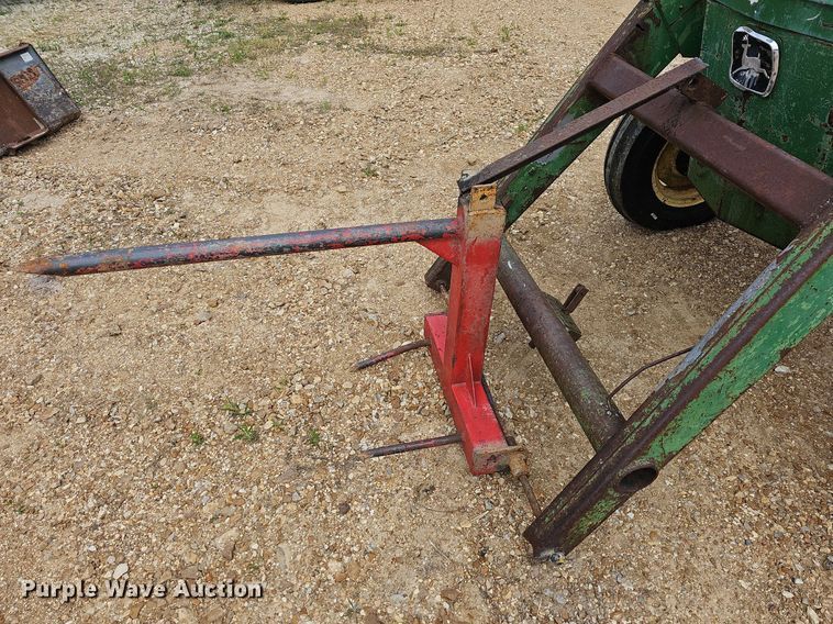 image for item LW9560 1976 John Deere 2240  tractor