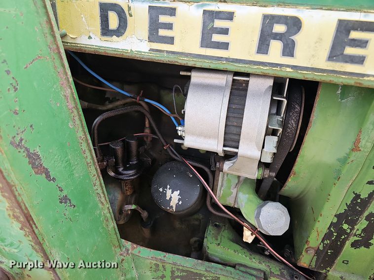 image for item LW9560 1976 John Deere 2240  tractor