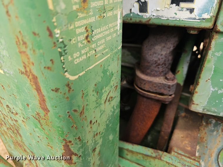 image for item LW9560 1976 John Deere 2240  tractor