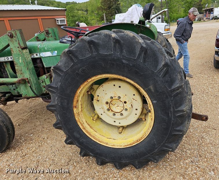 image for item LW9560 1976 John Deere 2240  tractor