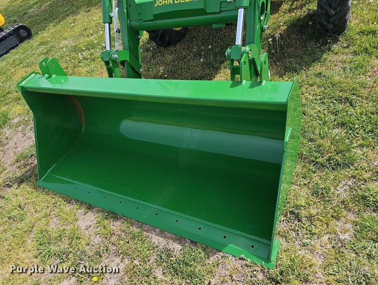 image for item MC9015 2021 John Deere 5075E  MFWD tractor