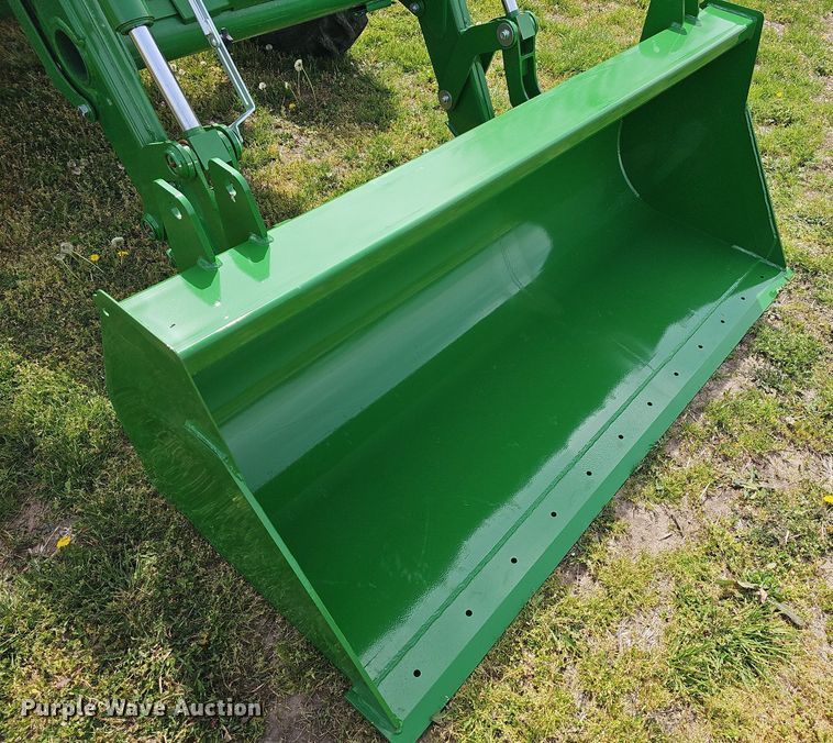 image for item MC9015 2021 John Deere 5075E  MFWD tractor
