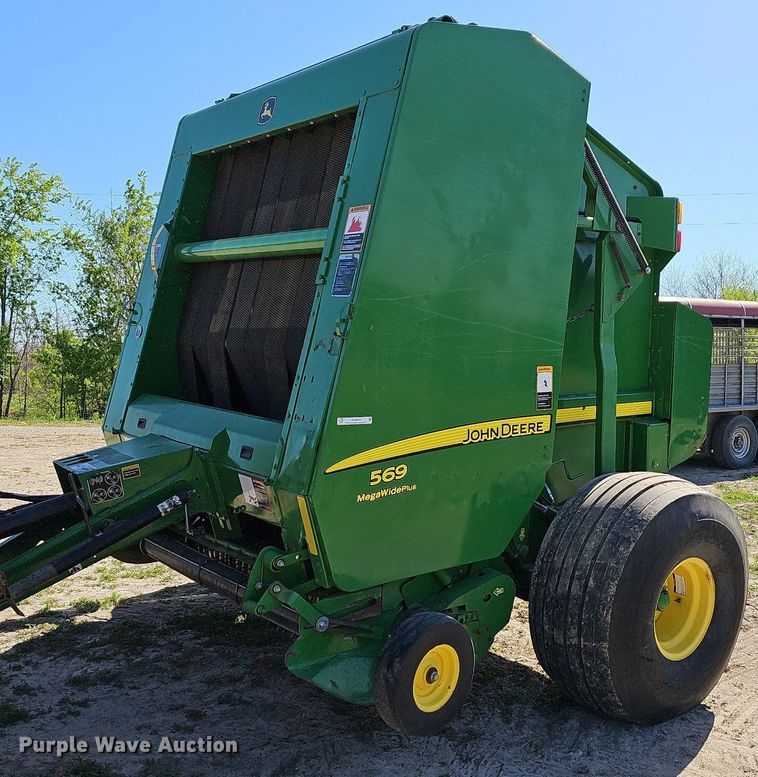 image for item MC9020 John Deere 569  round baler