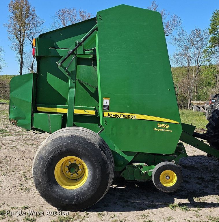 image for item MC9020 John Deere 569  round baler