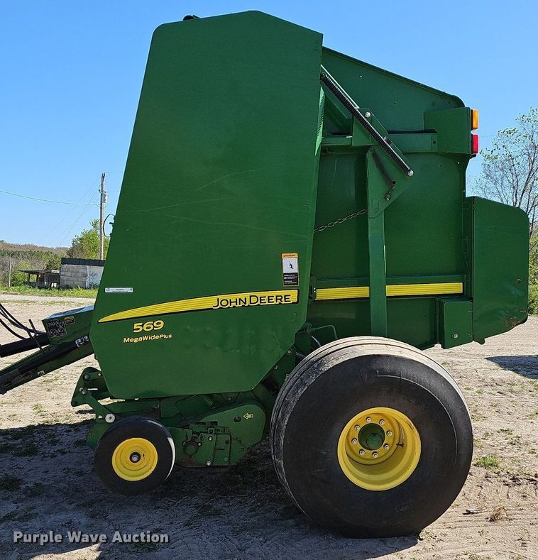 image for item MC9020 John Deere 569  round baler