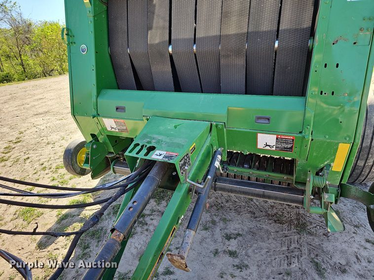 image for item MC9020 John Deere 569  round baler