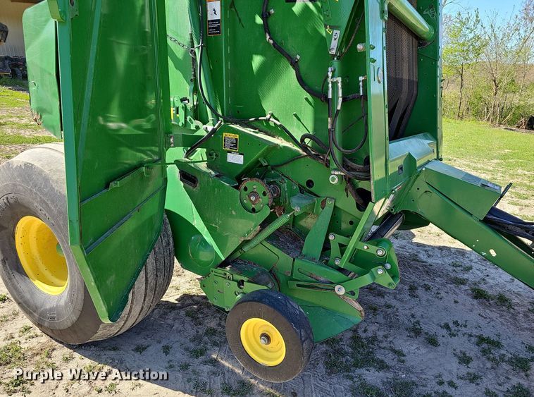 image for item MC9020 John Deere 569  round baler