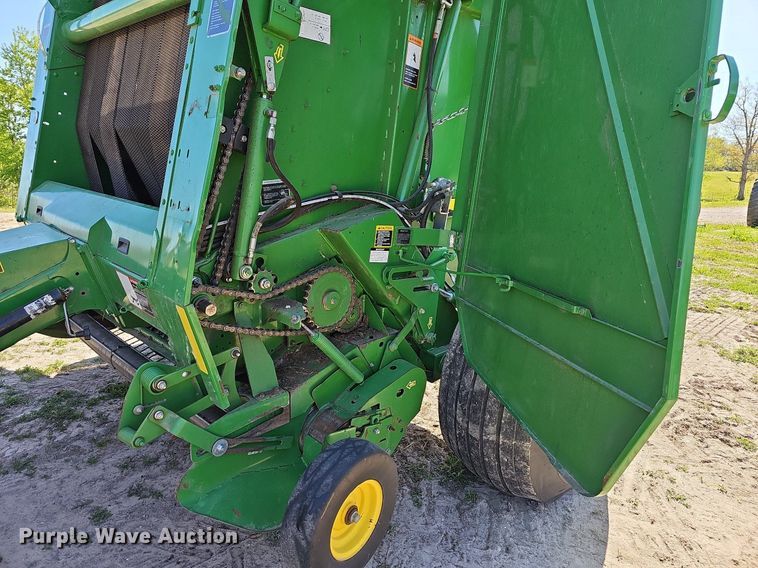 image for item MC9020 John Deere 569  round baler