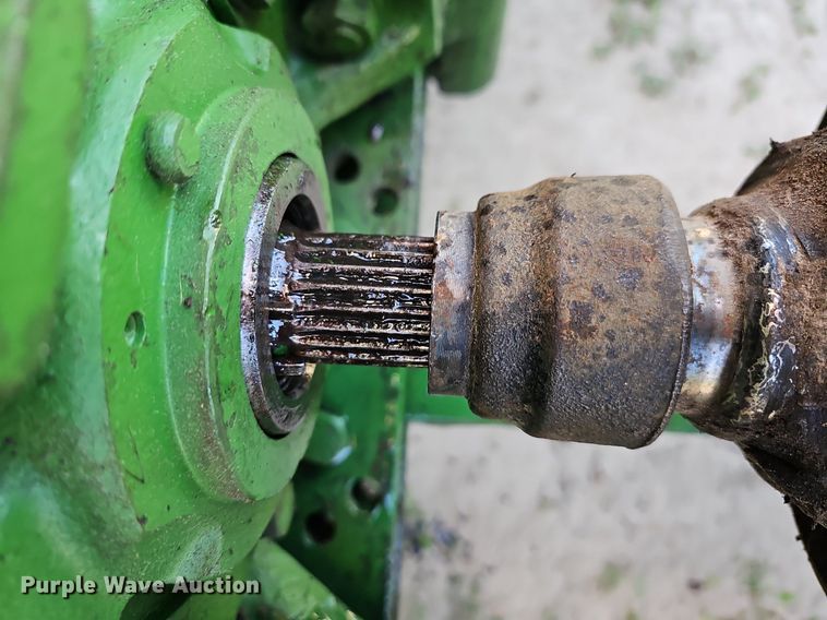 image for item MC9020 John Deere 569  round baler