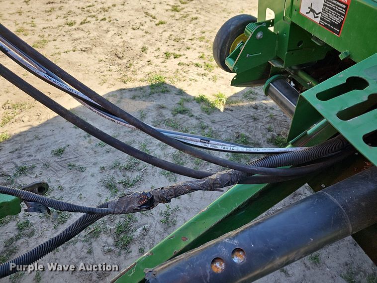 image for item MC9020 John Deere 569  round baler