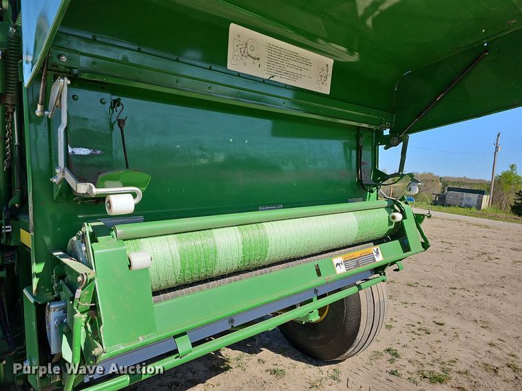 image for item MC9020 John Deere 569  round baler