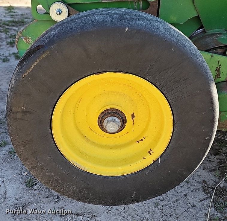 image for item MC9020 John Deere 569  round baler