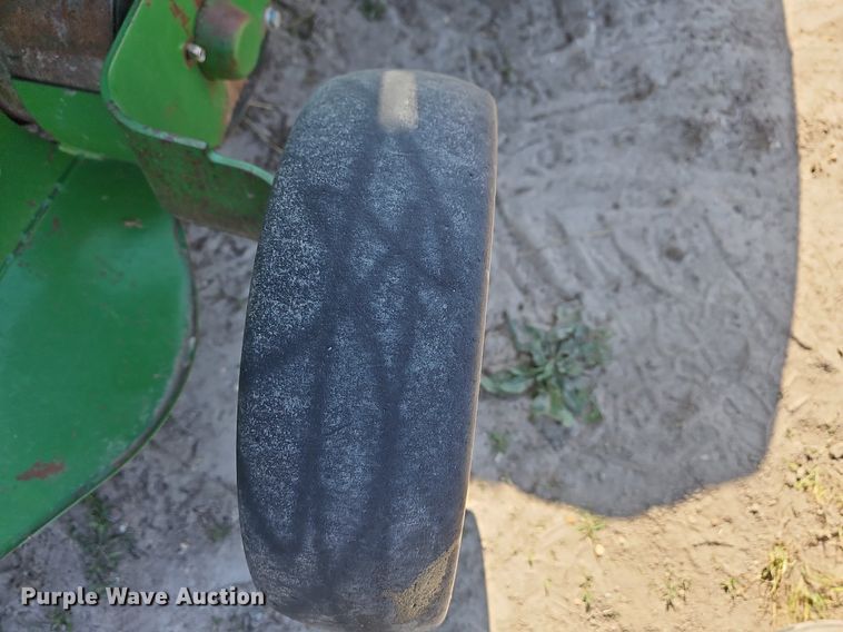 image for item MC9020 John Deere 569  round baler