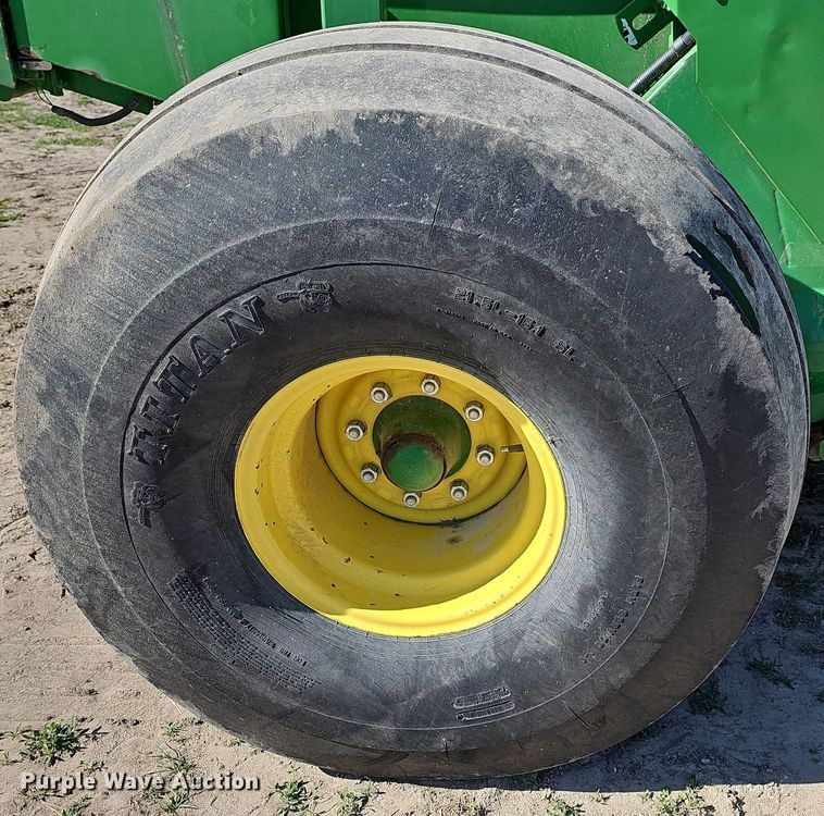image for item MC9020 John Deere 569  round baler