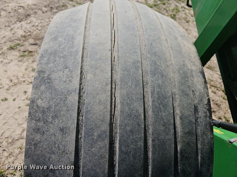 image for item MC9020 John Deere 569  round baler