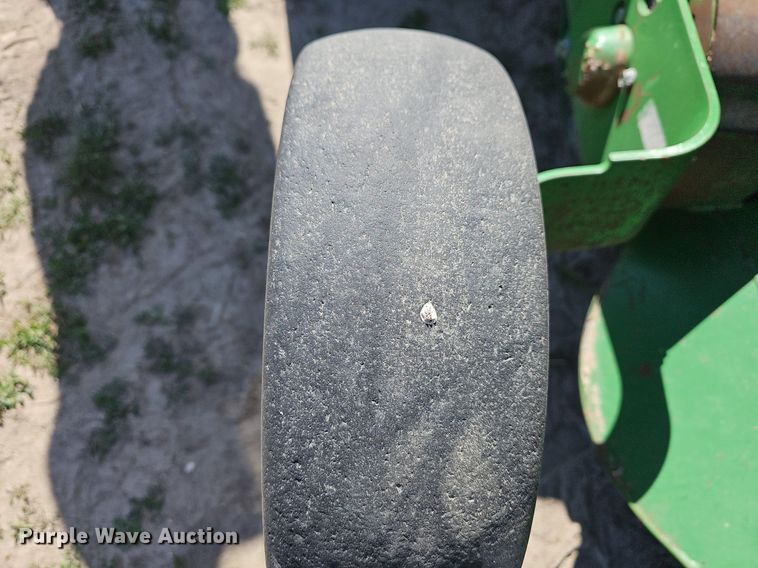 image for item MC9020 John Deere 569  round baler