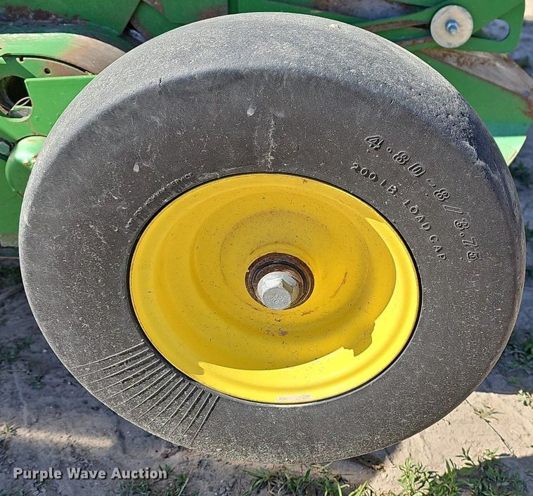 image for item MC9020 John Deere 569  round baler