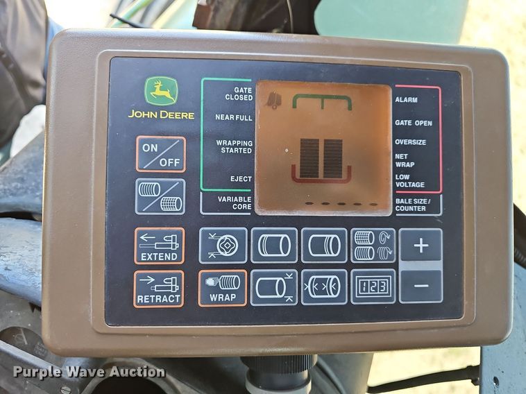 image for item MC9020 John Deere 569  round baler