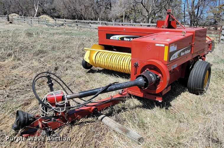 image for item ML9322 2007 New Holland 575  small square baler